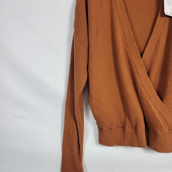 Women's NWT Splendid sweater - Picture 4 of 6